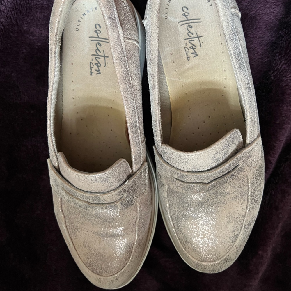 woman clark’s shoe tan/ rose colored flats size 7